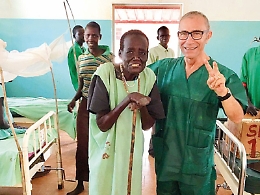 Dall&rsquo;Ucraina alla Sierra Leone, i viaggi in guerra di un chirurgo palermitano per salvare vite