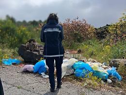 Guerra ai &ldquo;furbetti&rdquo; dei rifiuti: multe e ispezioni nei sacchetti