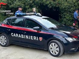Tensione a Caltagirone: 19enne si barrica con un coltello e prova a colpire un carabiniere