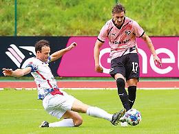 Palermo gi&agrave; sull'otto volante: goleada nella prima amichevole. Mercato aperto: in arrivo almeno  tre colpi