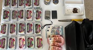 Blitz antidroga della Polizia: arrestato 19enne con oltre due chili di hashish e il &laquo;miele dello sballo&raquo;
