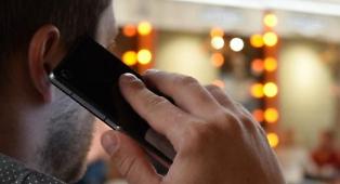 Falso sms e telefonata, tentano di portargli via 15 mila euro: alle Poste smascherano il raggiro