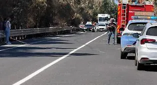 Tir tampona un&rsquo;auto sulla Statale 114, quattro feriti