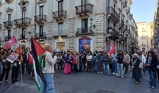 La "flotilla di terra" grida ancora, anche da Catania: &laquo;L'Italia intervenga contro i rapimenti illegali: tutti liberi&raquo;