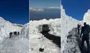 Etna, lo spettacolo unico dei muri di ghiaccio alti fino a 5 metri. &laquo;Un'annata eccezionale, avremo neve fino a giugno inoltrato&raquo;