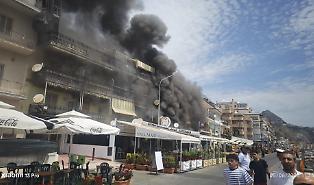 Giardini Naxos, incendio al lungomare Tisandros