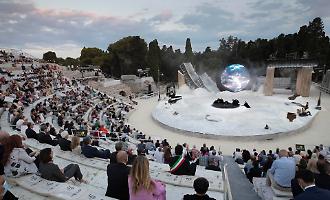 Il naufragio dei Tiranni: a Siracusa i "Persiani" raccontano il crollo dei regimi