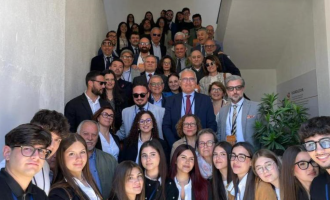 Da luogo negato a laboratorio di futuro: nasce la Caserma Creativa / F&agrave;scino