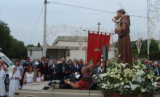 Sant&rsquo;Antonio ad Alaimo: benedizione del pane, processione e fuochi d'artificio per la comunit&agrave;