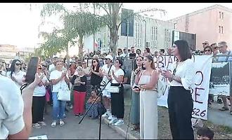 Priolo, centinaia in piazza: &laquo;Non vogliamo respirare veleni&raquo;
