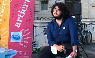 Siracusa d&agrave; l'ultimo saluto a Matteo Di Franca, 23 anni: le indagini puntano sull'impatto con l'elica