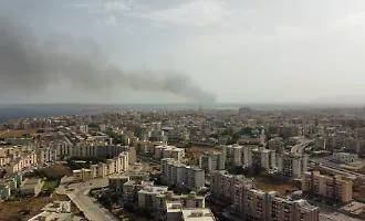 Siracusa, incendio a Lido Sacramento: diverse famiglie evacuate. Il video