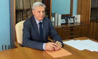 Mozione bocciata, il sindaco Lo Faro resta: astensione ed espulsioni scuotono il Consiglio