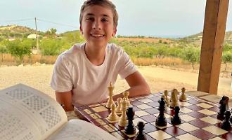 Diego, ragazzo plusdotato: campione di scacchi, a 14 anni pu&ograve; andare all'Universit&agrave;, ma il talento si scontra con le regole
