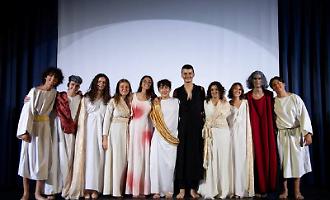 Dioniso tra i giovani: le Baccanti dell'INDA rinascono al Teatro Greco: &ldquo;Il teatro dai ragazzi per i ragazzi&rdquo;