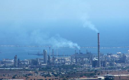 Vendesi Isab, la raffineria che torna a fare milioni: l'impianto di Priolo &egrave; fuori dallo stato di crisi