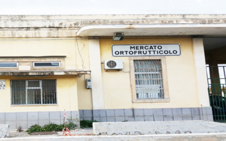 Siracusa, beccato dalle telecamere mentre abbandona rifiuti: scatta multa e sospensione patente