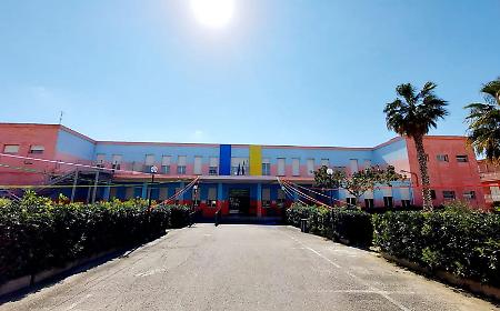 Scuola sotto attacco: docente colpita dal genitore di un alunno