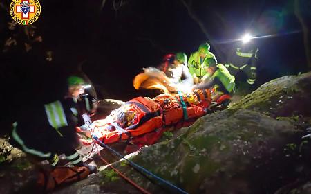 Salvataggio notturno nella gola di Cavagrande del Cassibile: giovane scout recuperato dopo una caduta