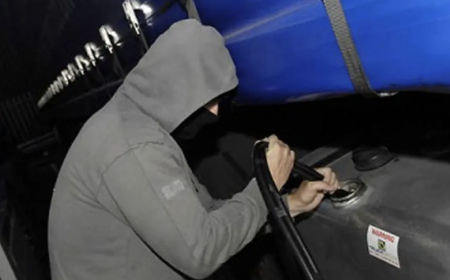 Tentato furto su un autobus in sosta, bloccato 31enne dopo inseguimento notturno