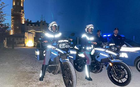 Serata abusiva con 900 persone in spiaggia, blitz delle forze dell&rsquo;ordine: musica interrotta e locale sanzionato
