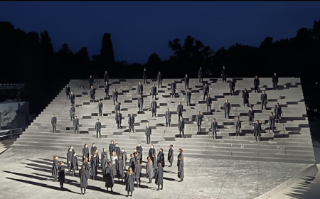 Trionfo per &ldquo;Antigone&rdquo;: repliche verso il sold out e il regista Carsen premiato &laquo;per la trilogia-capolavoro&raquo;