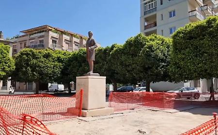 Piazza Bolivar rinnovata: nuova fontanella e parco giochi