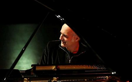Il pianista e compositore Ludovico Einaudi torner&agrave; presto al teatro Greco, ecco l'anticipazione di cosa accadr&agrave;