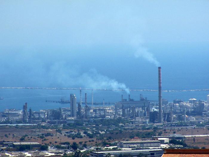 Sversamento di petrolio a Priolo: sequestrato un serbatoio della raffineria Isab Sud