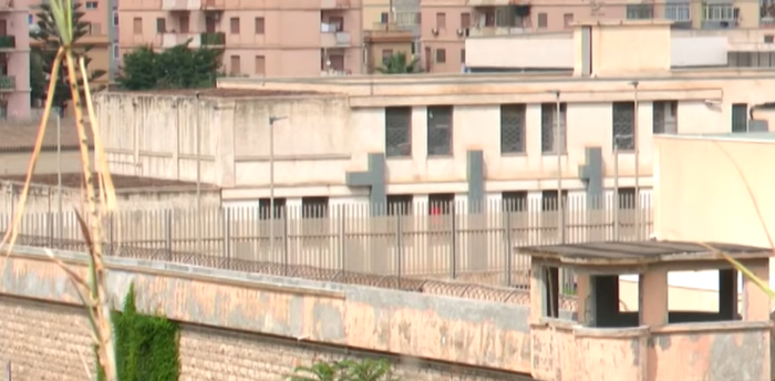 Allarme cellulari nel carcere di Trapani: quattro sequestri e il sospetto dei droni