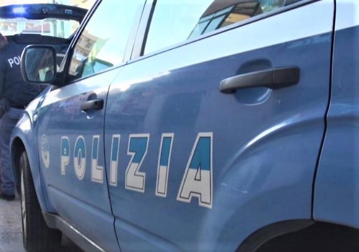 Un 26enne sorpreso mentre tentava di violentare l'ex convivente: lei si svincola e chiama il 112