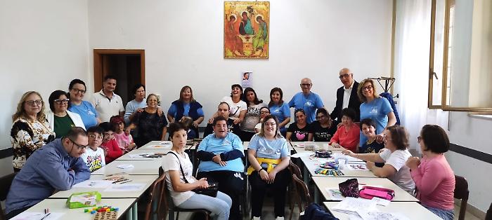 Gela, a San Giacomo un albero di lana e speranza: l'inclusione prende forma