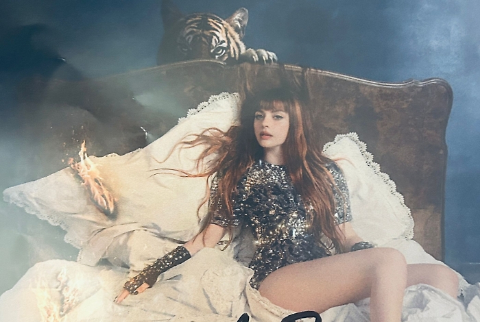 Annalisa trasforma Catania in galleria d'arte: oltre 500 fan per l'instore di "Ma io sono fuoco"