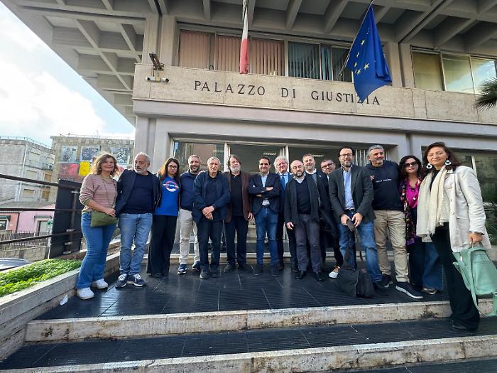 Mare Jonio, processo al via. La difesa ha sollevato alcune eccezioni: "Illegali le intercettazioni"