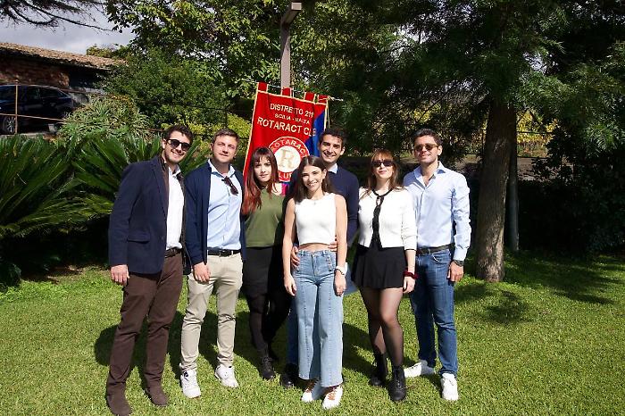 Tra vigne e connessioni: il Rotaract Catania riunisce oltre ottanta giovani all’Eremo Sant’Emilia