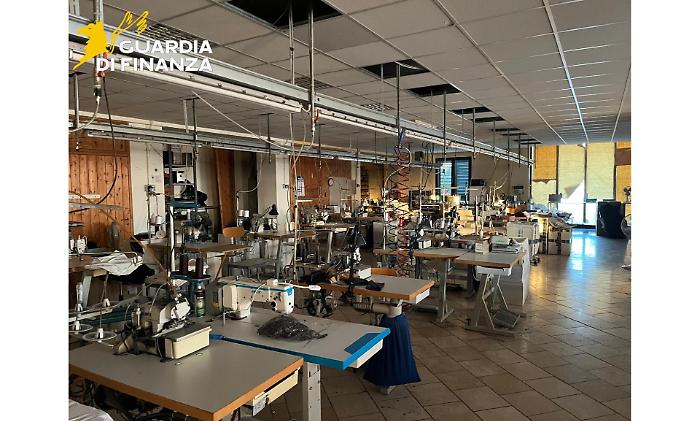 Contraffatti, spacciati come italiani (ma fatti in Cina) o non sicuri: 527 milioni di prodotti sequestrati nel 2025