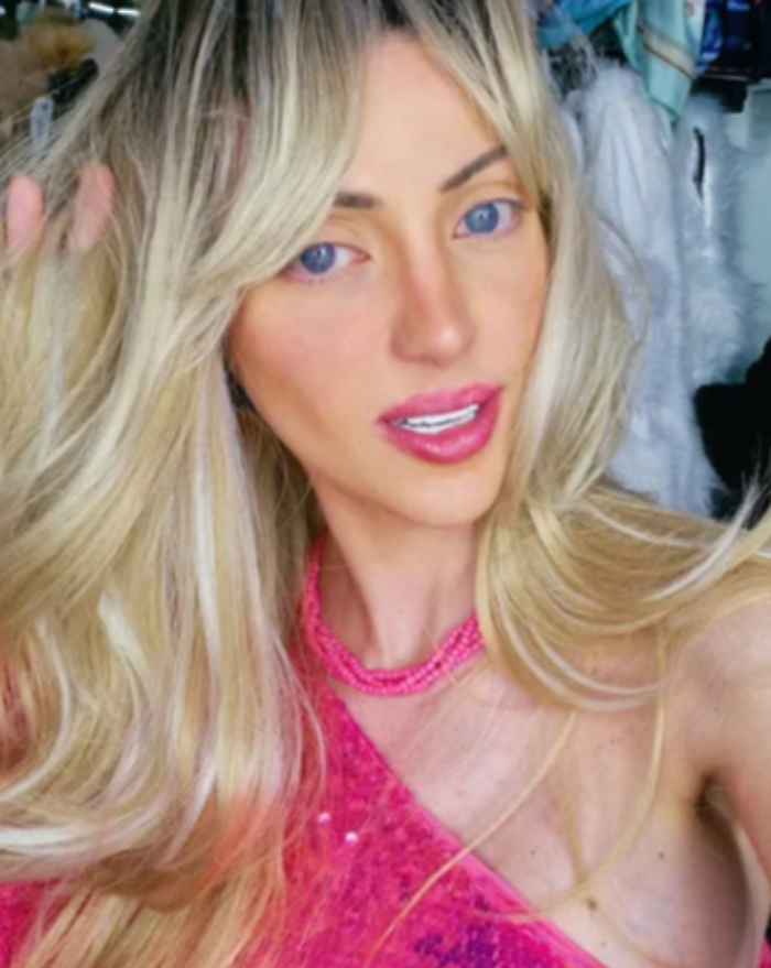 Morta a 31 anni  la "Barbie umana" Barbara Jankavski: l'influencer brasiliana trovata in casa di un uomo