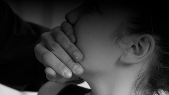 Maltrattamenti e abusi sessuali su ragazzina 15enne, arrestato a Scicli l'ex fidanzato di 21 anni