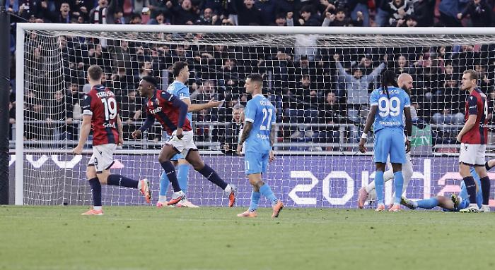 Un super Bologna stende il Napoli: la squadra di Conte perde 2-0 al Dall'Ara e cede la vetta della classifica