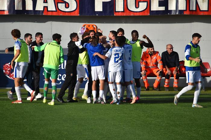 Il Siracusa conquista il primo successo esterno e lascia l’ultimo posto