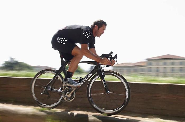 Mario Cipollini operato al cuore rassicura i tifosi: «Non si molla di un millimetro»