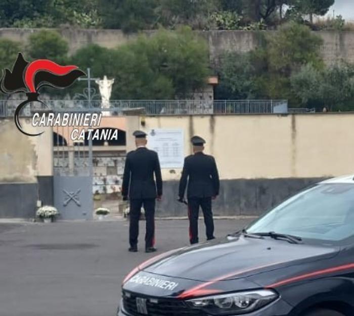 Atti osceni in un piazzale frequentato da minori a Camporotondo Etneo: denunciato un 46enne