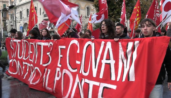 Messina invasa dai No Ponte: «I giudici ci danno ragione» 