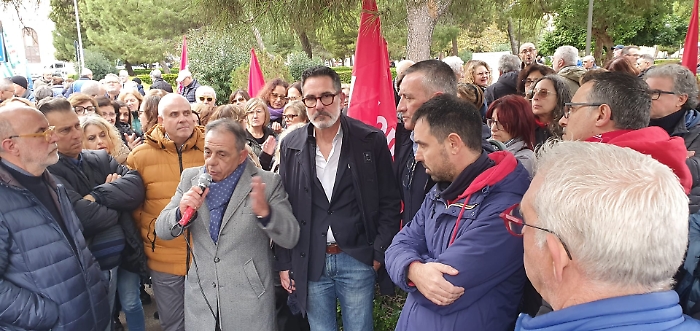 I lavoratori precari degli enti locali siciliani chiedono risposte, protesta dinanzi alla sede della presidenza della Regione  