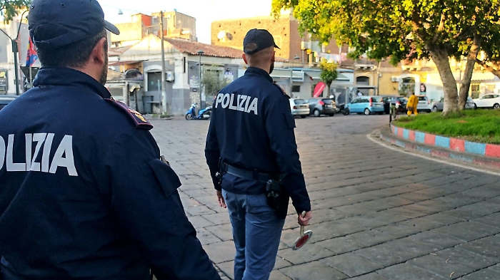 A Catania giro di vite contro i "furbetti" senza casco: fioccano le multe 