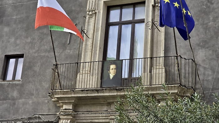 Degrado nella corte del Museo Belliniano.  &laquo;Spostiamolo al Teatro Massimo&raquo;