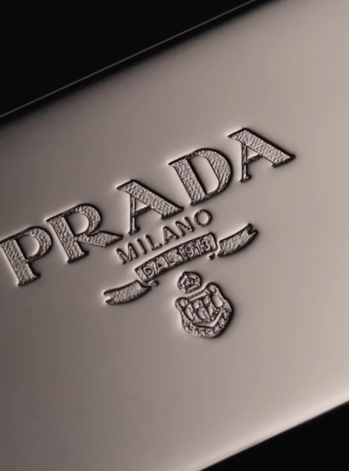 Prada far&agrave; produrre in India duemila kolhapuri chappals