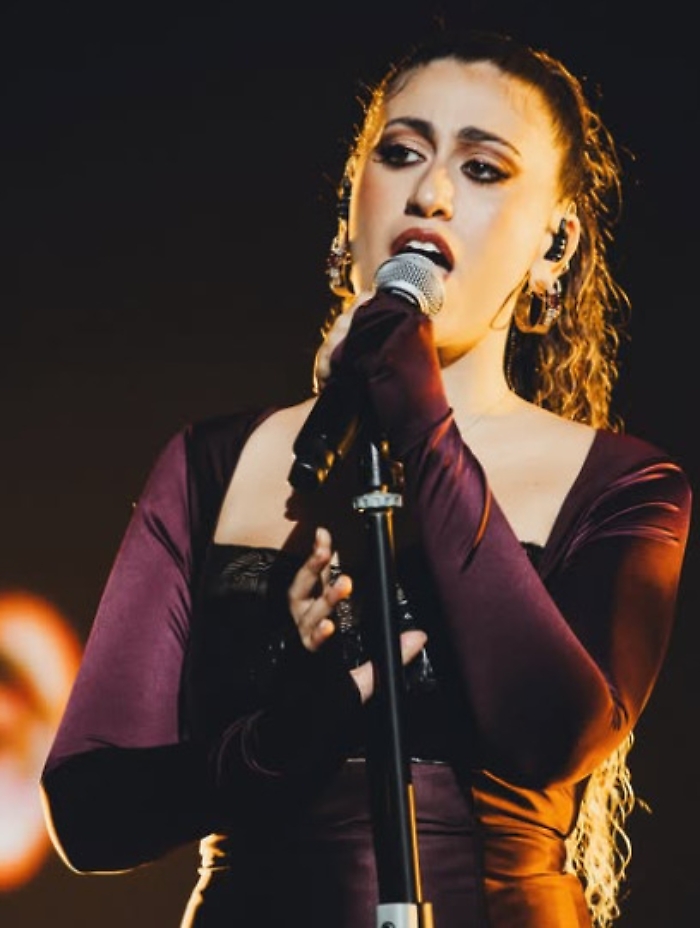 "Sicilia bedda", il video spettacolare di Delia Buglisi tra Etna, Valle dei Templi e Isola Bella