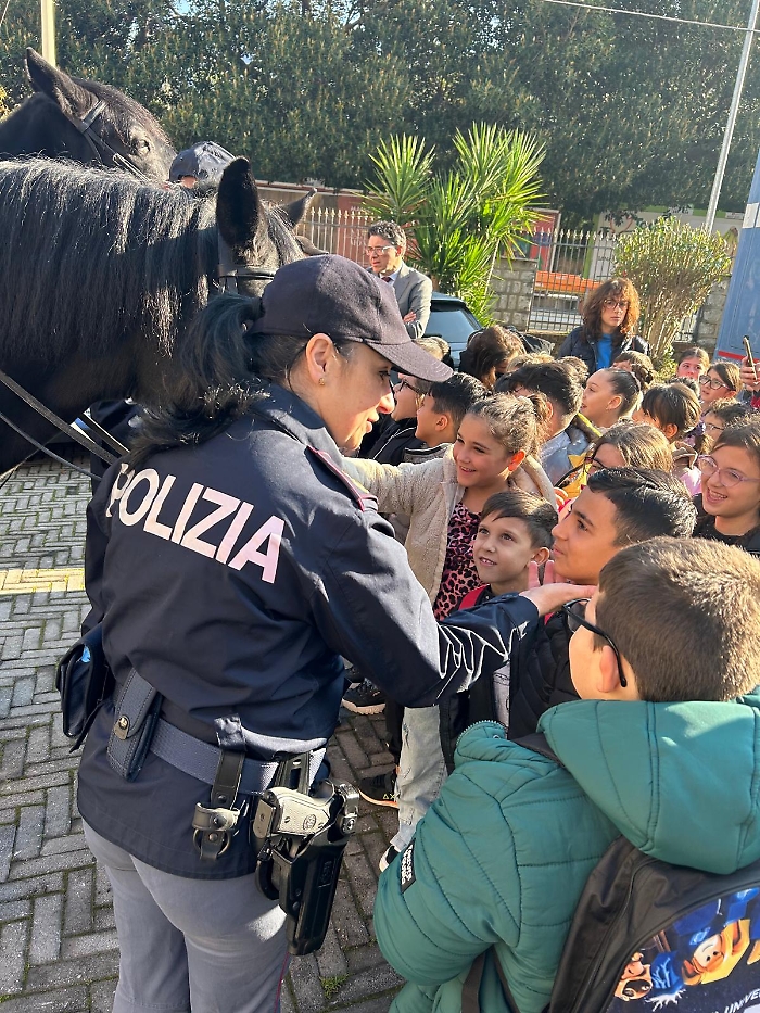 I bimbi dello Zen fanno festa con glia genti tra tombola ed esibizioni a cavallo