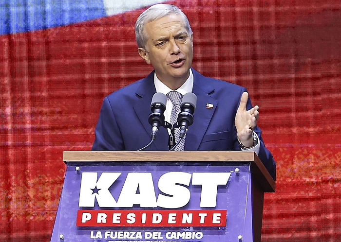 La svolta a destra del Cile: chi &egrave; il nuovo presidente Jos&eacute; Antonio Kast che promette &ldquo;mano dura&rdquo; su criminalit&agrave; e migranti
